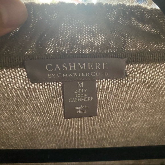 Cashmere v neck sweater - Picture 3 of 5